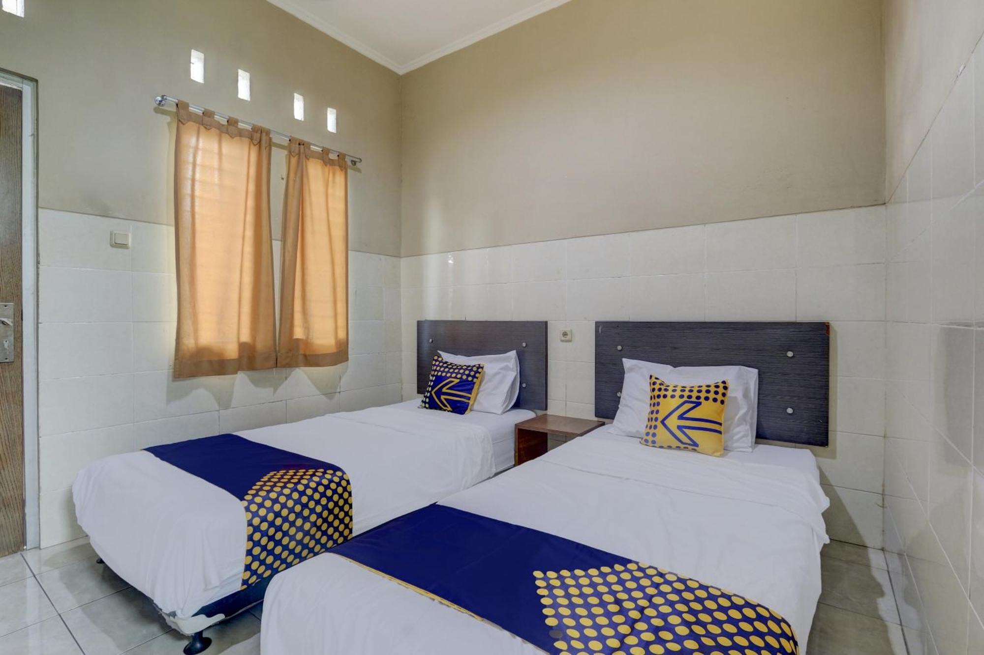 Oyo Life 90159 Puri Asoka Guest House Semarang Kültér fotó