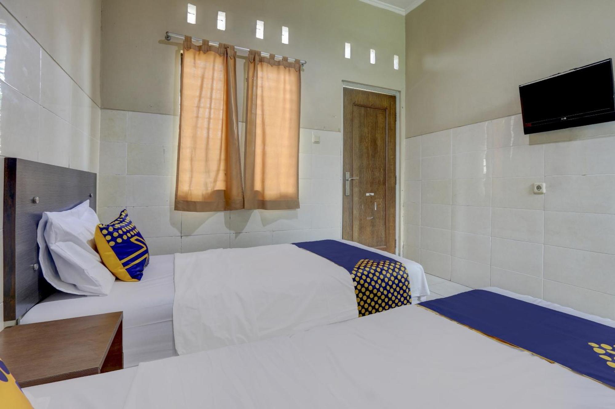 Oyo Life 90159 Puri Asoka Guest House Semarang Kültér fotó