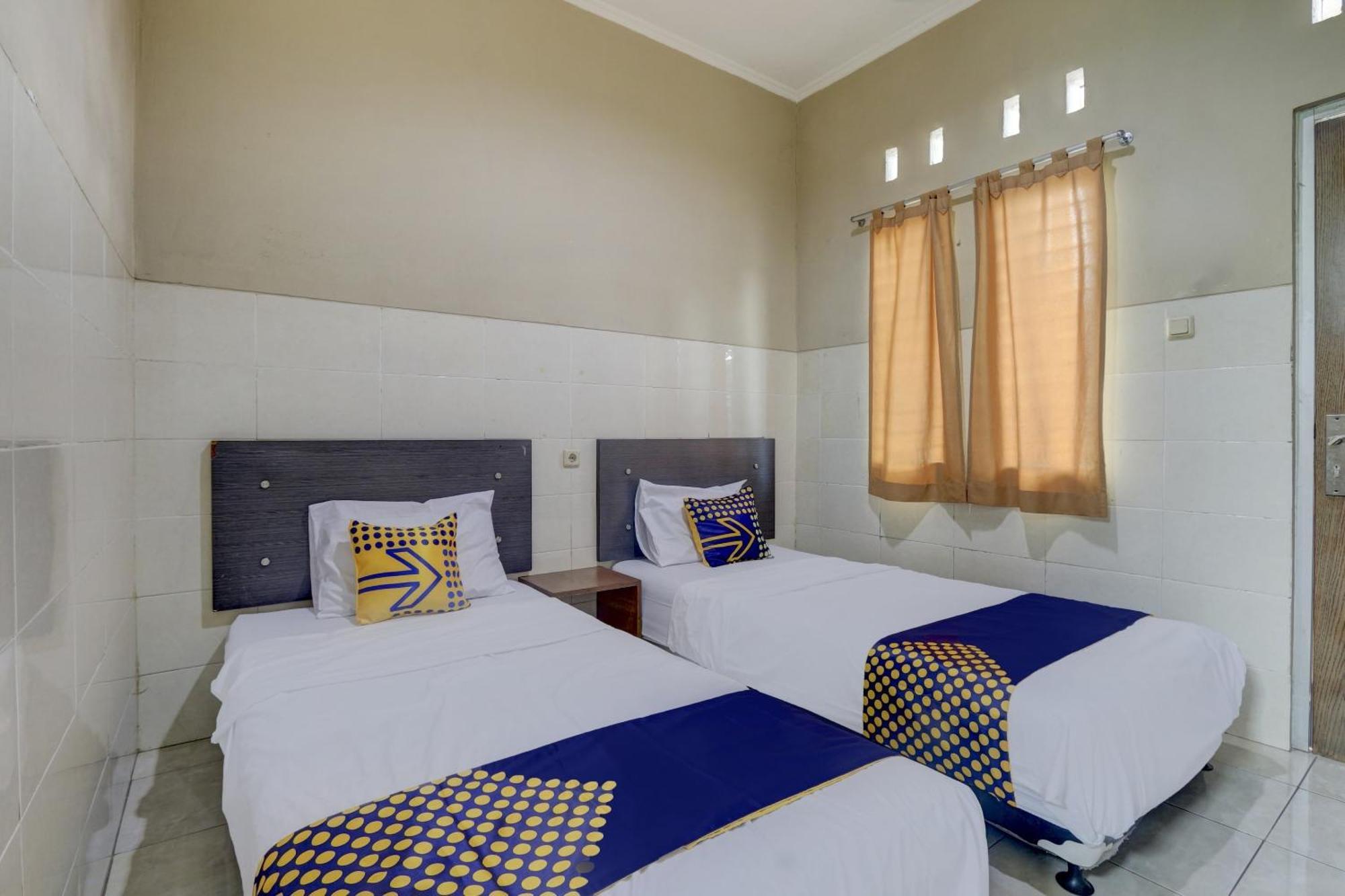 Oyo Life 90159 Puri Asoka Guest House Semarang Kültér fotó
