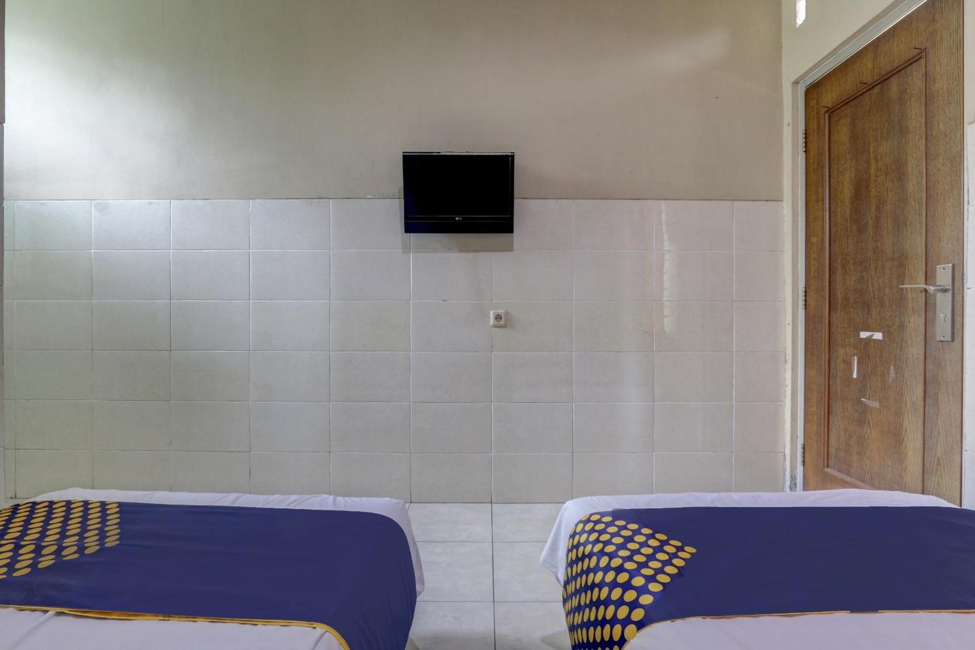 Oyo Life 90159 Puri Asoka Guest House Semarang Kültér fotó