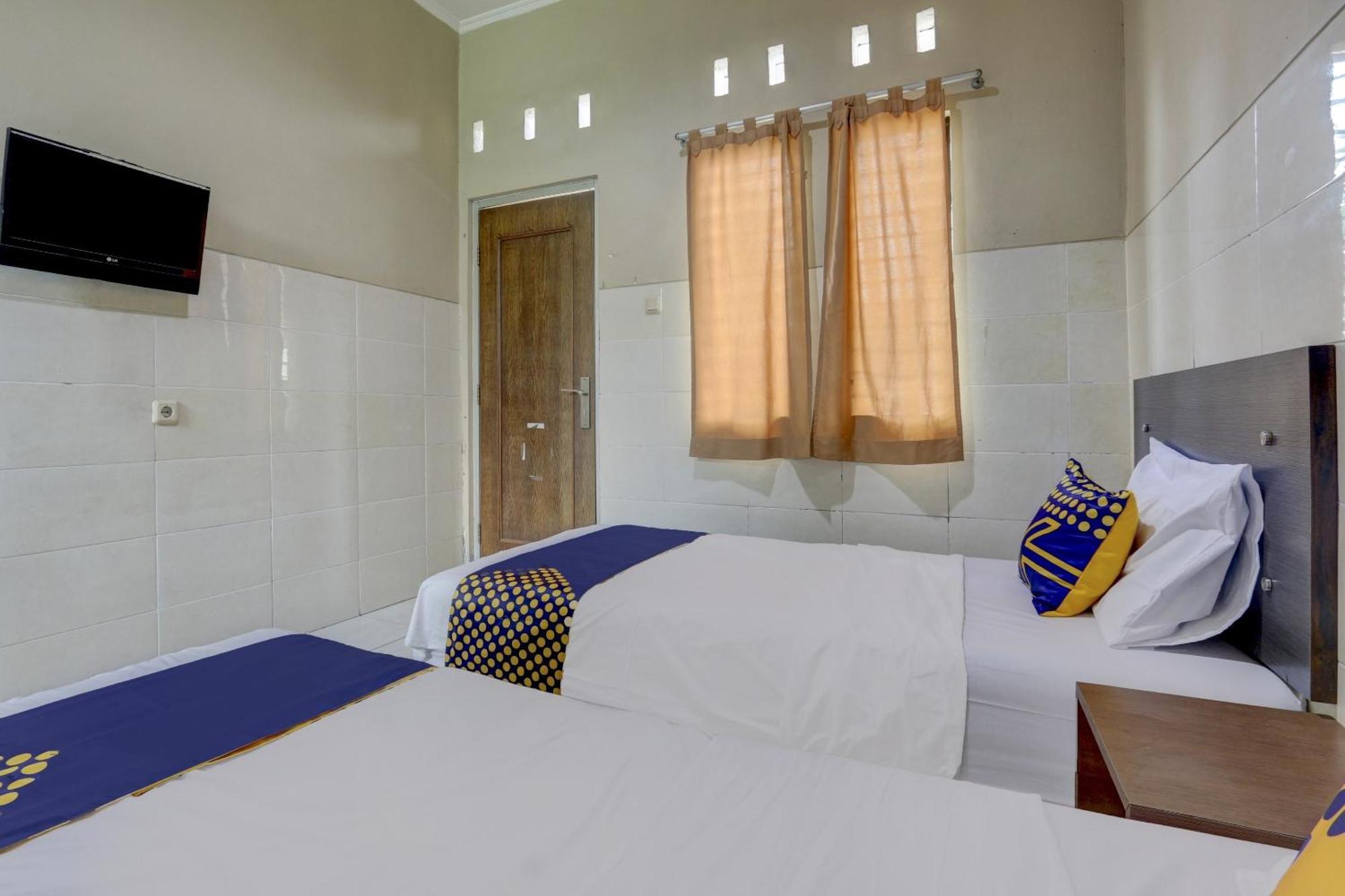 Oyo Life 90159 Puri Asoka Guest House Semarang Kültér fotó