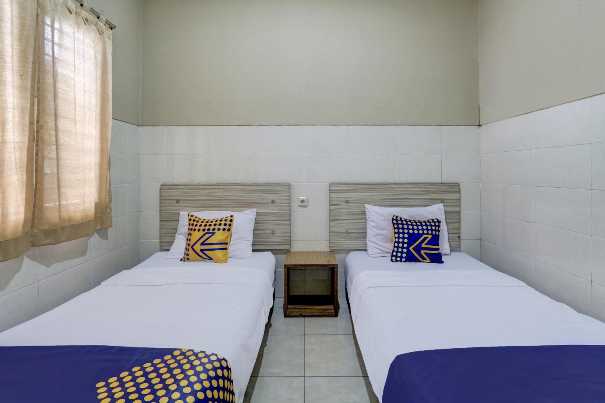 Oyo Life 90159 Puri Asoka Guest House Semarang Kültér fotó